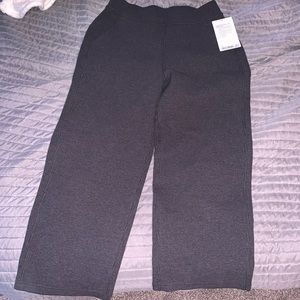 Lululemon NWT Ribbed Straight Leg SHR Crop